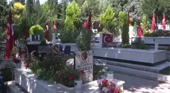 Şehitliklere Bayram Ziyareti