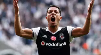 İki Çin Takımı, Beşiktaşlı Adriano İçin 28 Milyon TL'yi Gözden Çıkardı