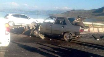 Canlı Yayın Yaparken Kaza Geçiren Gençler, Kendi Kazalarını Kaydetti