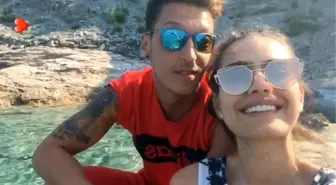 Mesut Özil ve Amine Gülşe'den Aşk Pozu