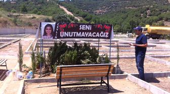 Ceylin'in Kabrine Bayram Ziyareti