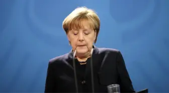 Merkel Kıvırdı !