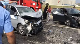 Otomobiller Kafa Kafaya Çarpıştı: 10 Yaralı