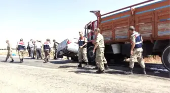 Kilis'te Askeri Araç ile Kamyon Çarpıştı: 1 Şehit, 6 Yaralı (2) - Yeniden