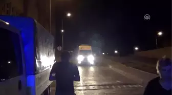 Motosiklet Ile Minibüs Çarpıştı: 1 Ölü, 3 Yaralı