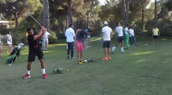 Raket Ustaları Bu Kez Golf Sopası Tuttu