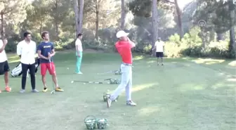 Ünlü Raketler Golf Oynadı