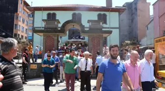 Rize'de Tarihi Orta Cami'de Son Cuma Burukluğu