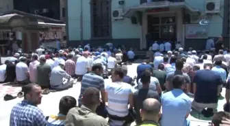 Rize'de Tarihi Orta Cami'de Son Cuma Burukluğu