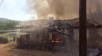 Yangında, 2 Koyun ile 15 Tavuk Telef Oldu