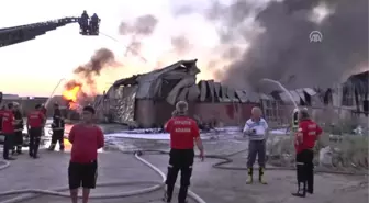 Adana'da İzolasyon Malzemesi Deposunda Yangın