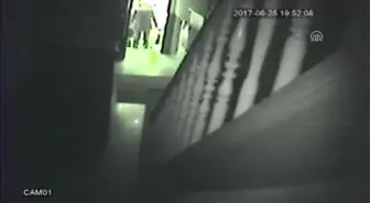 Almanya'nın Duisburg Kentinde Polis Şiddeti Anı Güvenlik Kamerasına Yansıdı