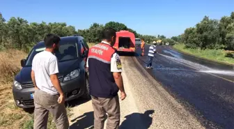 Kasası Açılan Kamyondan Zeytinler Yola Saçıldı