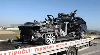 Otobanda Tır'a Çarpan Lüks Otomobilde Feci Son: 2 Ölü 4 Yaralı