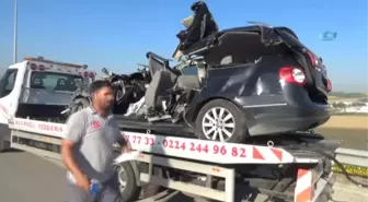 Otobanda Tır'a Çarpan Lüks Otomobilde Feci Son: 2 Ölü 4 Yaralı