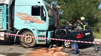 Kocaeli'de Otomobille Kamyon Çarpıştı: 1 Ölü