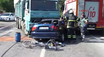 Kocaeli Kamyonun Altına Giren Otomobilin Sürücüsü Öldü