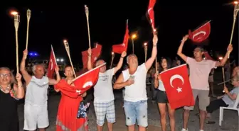 Çeşme'de Meşaleler 'Ata'ya Saygı' İçin Yandı