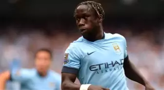 Sağ Kanada Bacary Sagna!