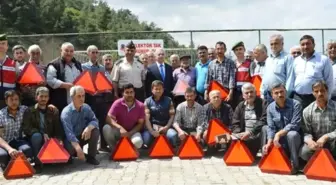 Turgutlu'da Çiftçilere Reflektör Dağıtıldı