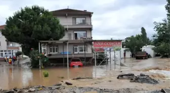 Çınarcık'ta Yağış Su Baskınına Neden Oldu (2)