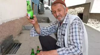 Geçimini Yarım Asırdır Sülük Satarak Sağlıyor