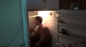 Serinlemek İçin Buzdolabına Giriyor