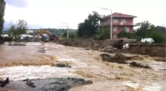 Çınarcık'ta Yağış Su Baskınlarına Neden Oldu