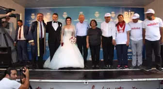 Kılıçdaroğlu, Yürüyüşün Sonunda Nikah Şahitliği Yaptı