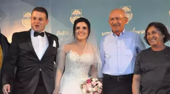 Kılıçdaroğlu Yürüyüşün Sonunda Nikah Şahitliği Yaptı