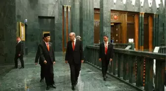 Cumhurbaşkanı Erdoğan Endonezya Cumhurbaşkanı Widodo ile Heyetlerarası ve Başbaşa Görüştü