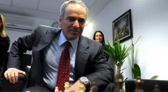 Dünya Satranç Şampiyonu Kasparov Geri Dönüyor