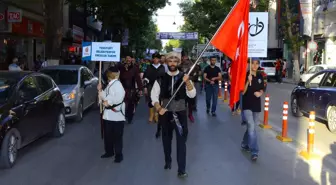 Kortej Yürüyüşü Renkli Görüntülere Sahne Oldu