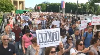 Adalet' İçin Berlin'de İnsan Zinciri Oluşturuldu