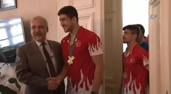 Avrupa Şampiyonluklarını 15 Temmuz Şehitlerine Armağan Ettiler