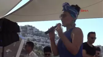 Bodrum Demet Akalın Coşturdu