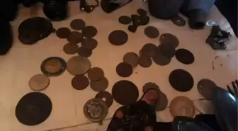 Bulduğu Tarihi Top Mermisini Keserken Patlamada Ölen Adamın Evinden Onlarca Tarihi Eser Çıktı