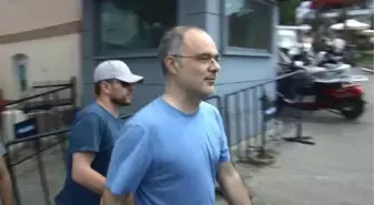 Büyükada'da Gözaltına Alınan Yabancı Uyruklu 2 Kişi Terörle Mücadele Ekiplerine Teslim Edildi