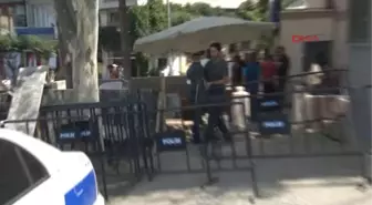 Büyükada'da Gözaltına Alınan Yabancı Uyruklu 2 Kişi Terörle Mücadele Şubesi Ekiplerine Teslim Edildi