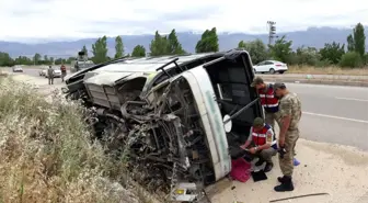 Erzincan'da Işçi Minibüsü Devrildi: 19 Yaralı