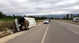 Erzincan'da İşçi Minibüsü Devrildi: 19 Yaralı