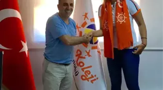 İzmir Rota Koleji'nde Nazlı İmzaladı