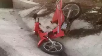 Motosikletle Otomobil Çarpıştı: 2 Ölü