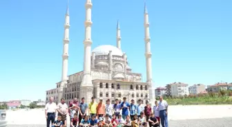 Öğrenciler Harçlıklarını Külliye İnşaatını Bağışladı