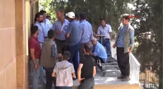 Şanlıurfa Evdeki Kesinti Nedeniyle Çıktığı Direkte Akıma Kapılıp Öldü