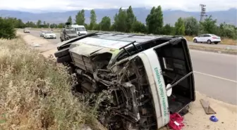 Tarım İşçilerini Taşıyan Midibüs Kaza Yaptı: 20 Yaralı