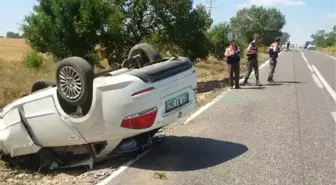 Takla Atan Otomobildeki Anne ve Bebeği Yaralandı