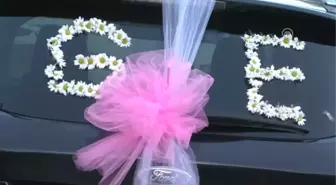 Başına Pencere Camı Düşen Genç Kızın Mutlu Günü