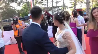 Eskişehir Düğün Alışverişinde Başına Pencere Camı Düşen Gamze'nin Mutlu Günü