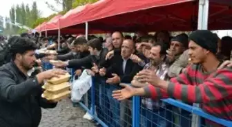 Kayseri'de Evliyalar Günü'nde Etli Pilav İzdihamı